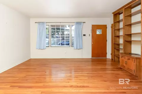 Living - 5658 Diane Dr, Mobile, AL 36618 photo 6 of 6