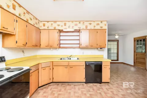 Kitchen - 5658 Diane Dr, Mobile, AL 36618 photo 2 of 4