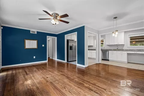 Living - 403 Thornton Pl, Mobile, AL 36609 photo 2 of 3