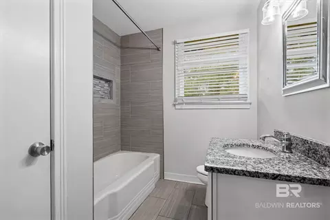 Bath - 403 Thornton Pl, Mobile, AL 36609 photo 2 of 2