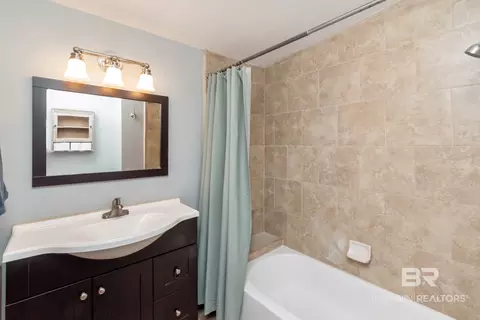 Bath - 4149 Burma Rd, Mobile, AL 36693 photo 2 of 3