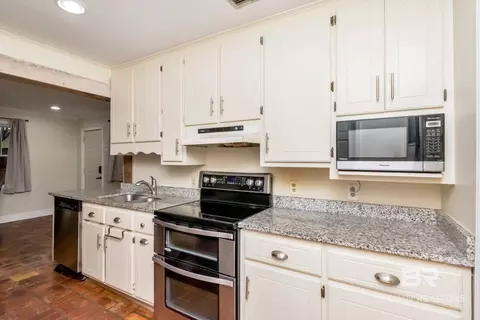 Kitchen - 4149 Burma Rd, Mobile, AL 36693 photo 3 of 4