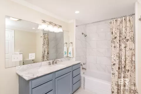 Bath - 4149 Burma Rd, Mobile, AL 36693 photo 3 of 3