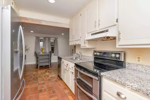 Kitchen - 4149 Burma Rd, Mobile, AL 36693 photo 4 of 4