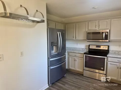 Kitchen - 9231 Brookshire Loop, Daphne, AL 36526 photo 2 of 3