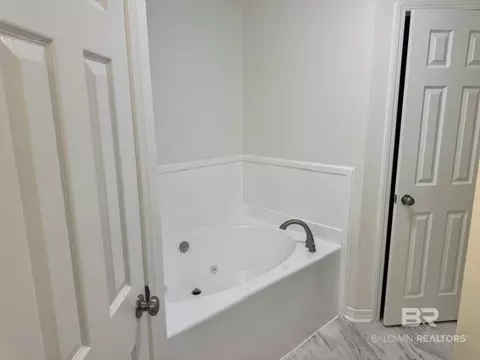 Bath - 9231 Brookshire Loop, Daphne, AL 36526 photo 2 of 3