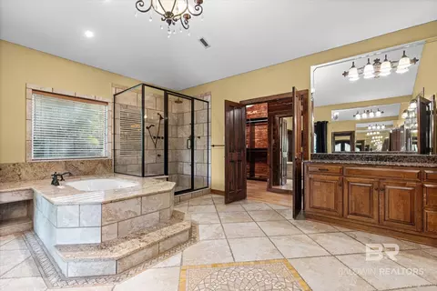 Bath - 2070 Repoll Rd, Mobile, AL 36695 photo 2 of 6