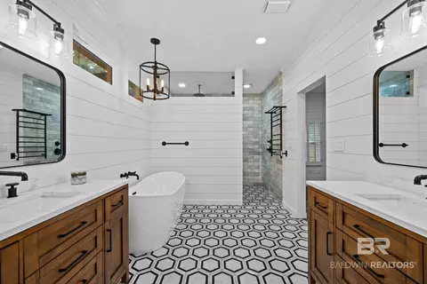 Bath - 703 Jordan Ln, Daphne, AL 36526 photo 3 of 11