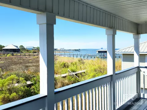 647 Bonita Ct, Gulf Shores, AL 36542