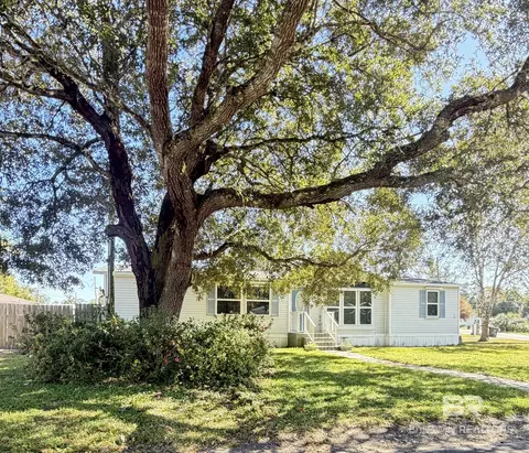 1581 Valencia Dr, Lillian, AL 36549