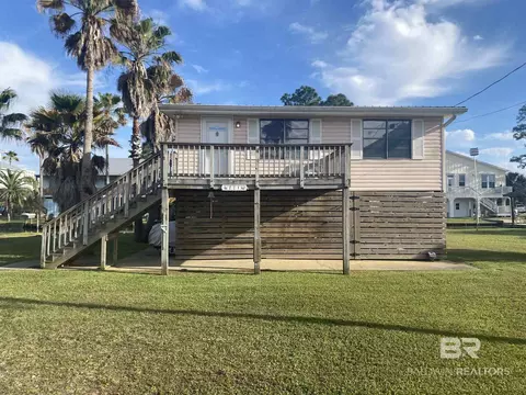 221 W 6th Ave, Gulf Shores, AL 36542