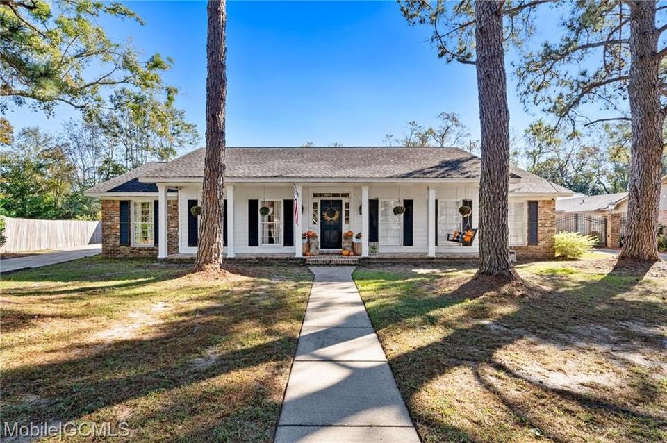 105 Claridge Rd E, Mobile, AL 36608 37 Photos MLS 659756 Movoto