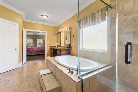 Bath - 960 Creekstone Dr, Mobile, AL 36608 photo 2 of 6