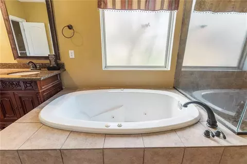 Bath - 960 Creekstone Dr, Mobile, AL 36608 photo 4 of 6