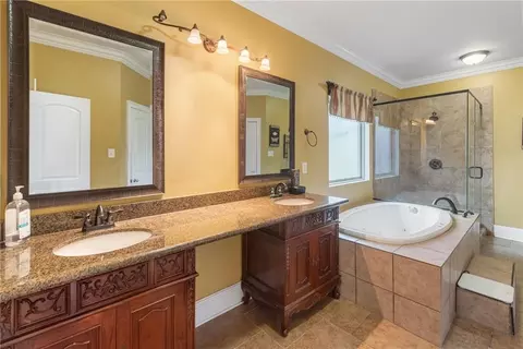 Bath - 960 Creekstone Dr, Mobile, AL 36608 photo 1 of 6