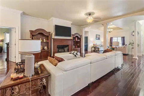 Living - 960 Creekstone Dr, Mobile, AL 36608 photo 2 of 3