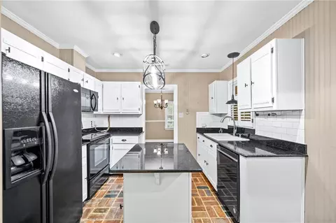 Kitchen - 3503 Springhill Ave, Mobile, AL 36608 photo 2 of 3