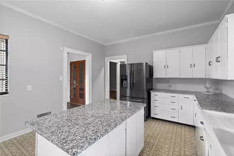 Kitchen - 2007 Levert Dr N, Mobile, AL 36607 photo 3 of 4