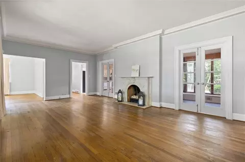 Living - 2007 Levert Dr N, Mobile, AL 36607 photo 2 of 3