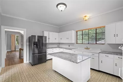 Kitchen - 2007 Levert Dr N, Mobile, AL 36607 photo 1 of 4