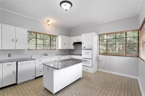 Kitchen - 2007 Levert Dr N, Mobile, AL 36607 photo 2 of 4