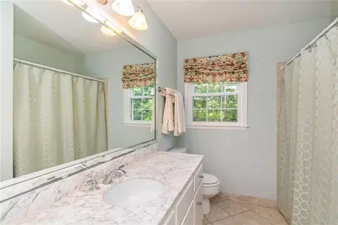 Bath - 258 Suffolk Rd, Mobile, AL 36608 photo 3 of 6