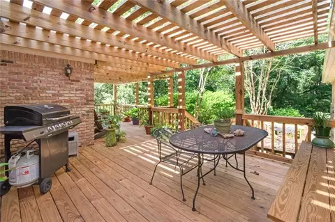 Exterior - 258 Suffolk Rd, Mobile, AL 36608 photo 3 of 16