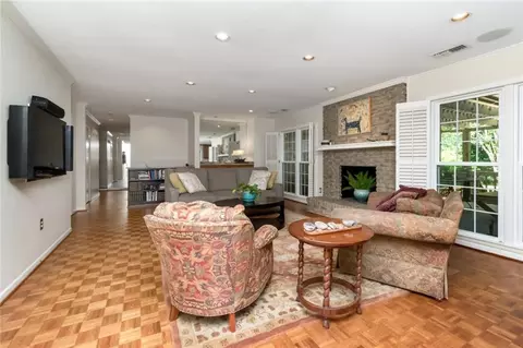 Living - 258 Suffolk Rd, Mobile, AL 36608 photo 2 of 6