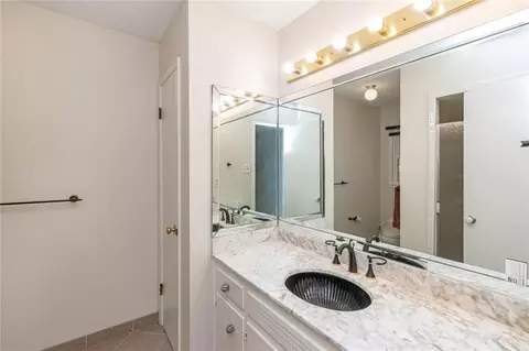 Bath - 258 Suffolk Rd, Mobile, AL 36608 photo 2 of 6