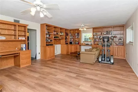 Living - 258 Suffolk Rd, Mobile, AL 36608 photo 5 of 6