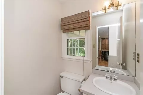Bath - 258 Suffolk Rd, Mobile, AL 36608 photo 4 of 6