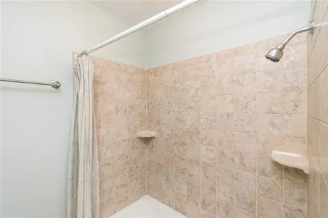Bath - 258 Suffolk Rd, Mobile, AL 36608 photo 6 of 6