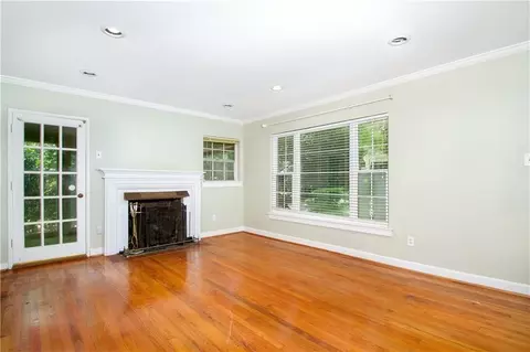 Living - 132 Batre Ln, Mobile, AL 36608 photo 2 of 6