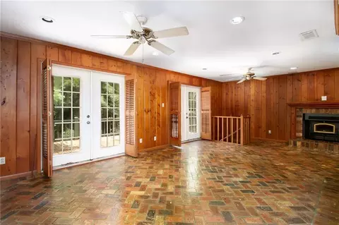 Living - 132 Batre Ln, Mobile, AL 36608 photo 5 of 6