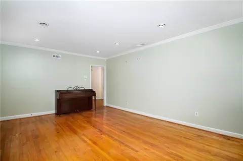 Living - 132 Batre Ln, Mobile, AL 36608 photo 3 of 6