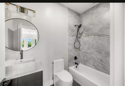 Bath - 253 Dearborn St N, Mobile, AL 36603 photo 3 of 3
