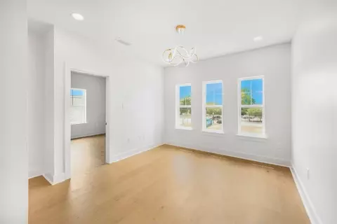 Living - 253 Dearborn St N, Mobile, AL 36603 photo 1 of 1