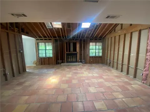 Living - 5734 Ramada Dr S, Mobile, AL 36693 photo 3 of 4