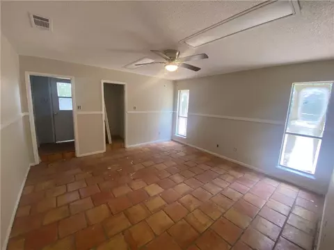Living - 5734 Ramada Dr S, Mobile, AL 36693 photo 1 of 4