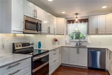 Kitchen - 11375 Wacker Dr, Theodore, AL 36582 photo 2 of 2