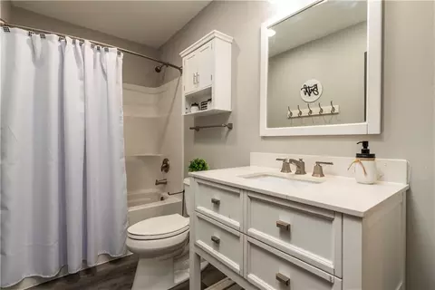 Bath - 11375 Wacker Dr, Theodore, AL 36582 photo 3 of 3