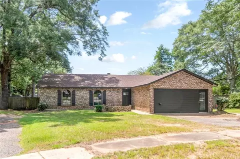 5805 Holly Hill Ct, Mobile, AL 36609