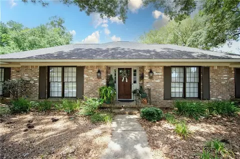 1050 Westbury Dr, Mobile, AL 36609