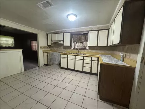 Kitchen - 956 Weinacker Ave, Mobile, AL 36605 photo 2 of 2