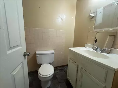Bath - 956 Weinacker Ave, Mobile, AL 36605 photo 1 of 2