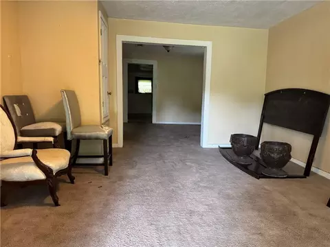 Living - 956 Weinacker Ave, Mobile, AL 36605 photo 2 of 5