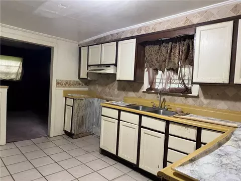 Kitchen - 956 Weinacker Ave, Mobile, AL 36605 photo 1 of 2