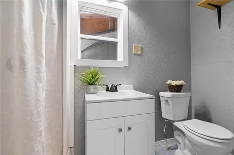 Bath - 1501 Terrell Rd, Mobile, AL 36605 photo 2 of 3