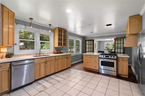 Kitchen - 1501 Terrell Rd, Mobile, AL 36605 photo 2 of 3