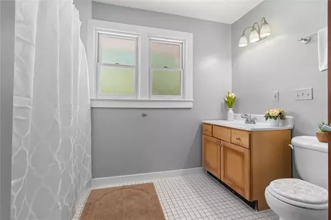 Bath - 1501 Terrell Rd, Mobile, AL 36605 photo 3 of 3